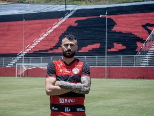 Apresentado no Vitória, João Lucas destaca poder ofensivo e traça metas para 2023 