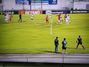  Léo Gamalho estreia com gol, mas Vitória leva virada da Juazeirense