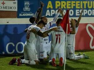 Fora de casa, Vitória vence o Atlético e segue vivo no  Campeonato Baiano