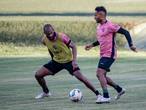 Vitória segue preparação para estreia na temporada com treino tático 