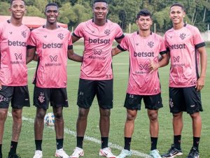  Cinco atletas do elenco da Copinha sobem para o time profissional do Vitória; confira