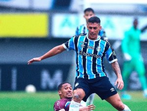 Grêmio vence Caxias e larga na frente da semifinal do Gaúcho