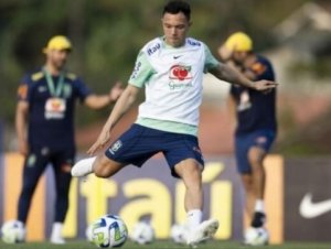 Volante é cortado, e Dorival convoca atacante do Porto para a Seleção Brasileira