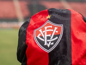 Após vazamento, Vitória divulga nova camisa para a temporada 2024; confira