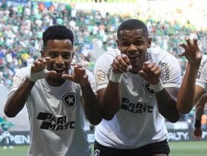 Jogador do Botafogo é internado e pode ser desfalque contra o Vitória; saiba quem