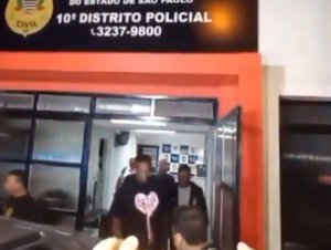 Ex-atacante da Seleção é transferido para unidade policial após ser preso