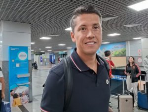 Novo técnico do Vitória, Thiago Carpini desembarca em Salvador: 